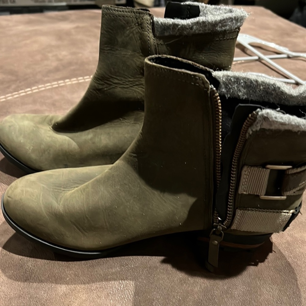 Sorel Green Boots - size 11